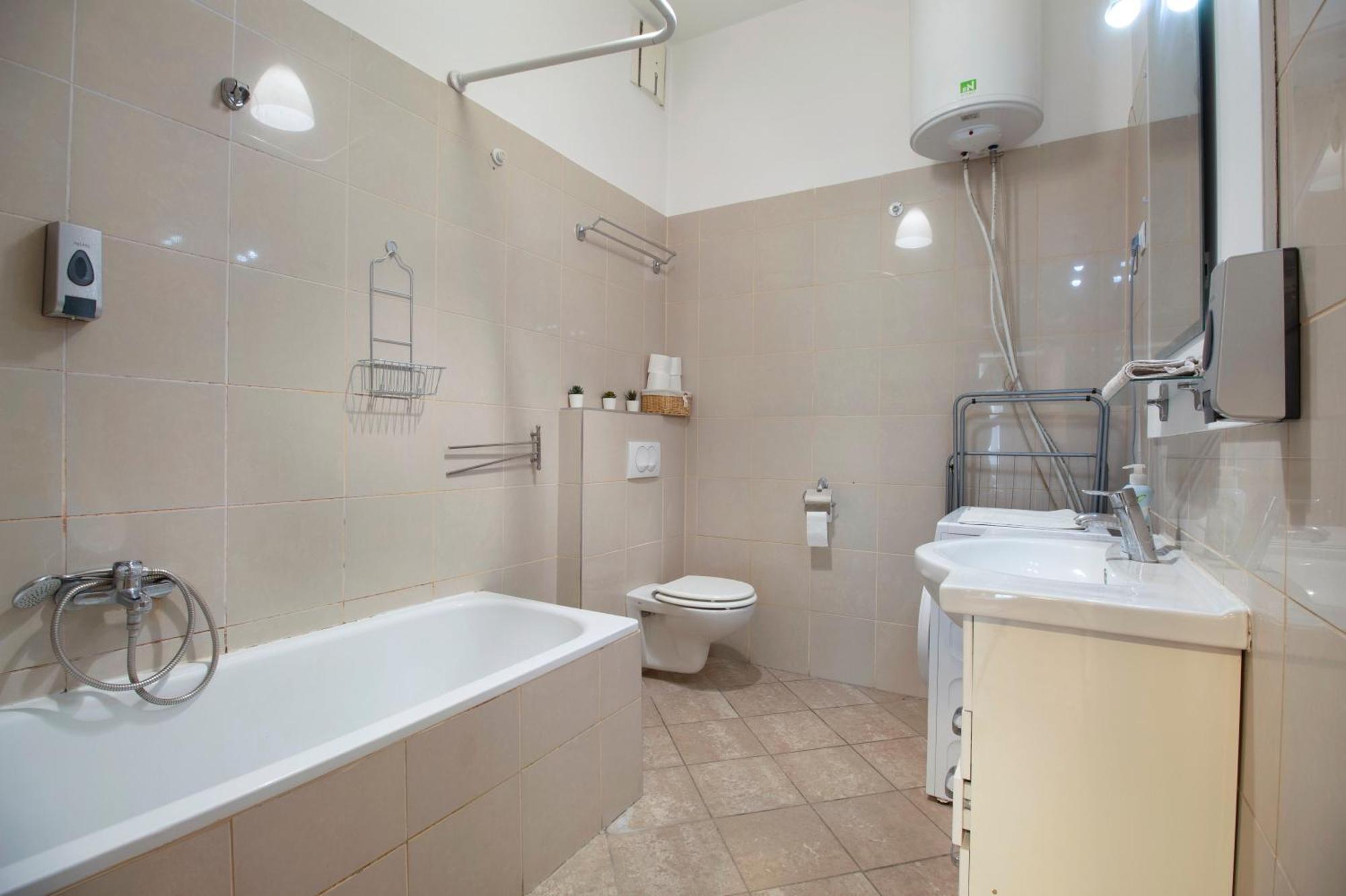 2 Bedroom Inside Gozsdu Passage * Boedapest